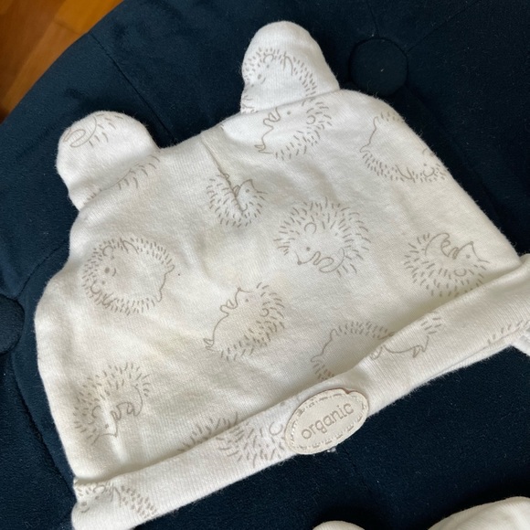 Set of 3 white baby hats - Picture 2 of 4